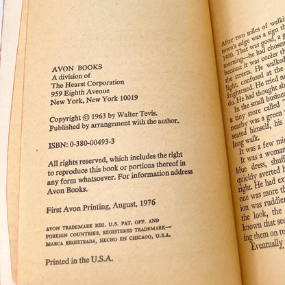 The Man Who Fell to Earth by Walter Tevis [MOVIE TIE-IN PAPERBACK] 1976 • Avon