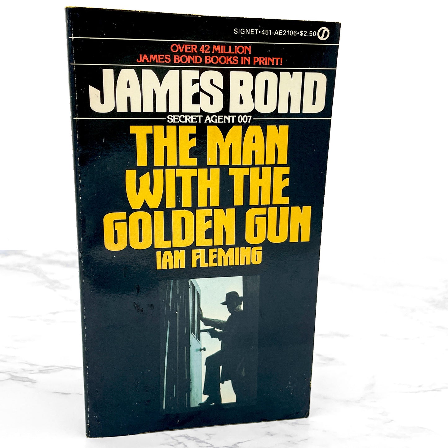 The Man With the Golden Gun by Ian Fleming [1966 PAPERBACK] • Signet • James Bond #13
