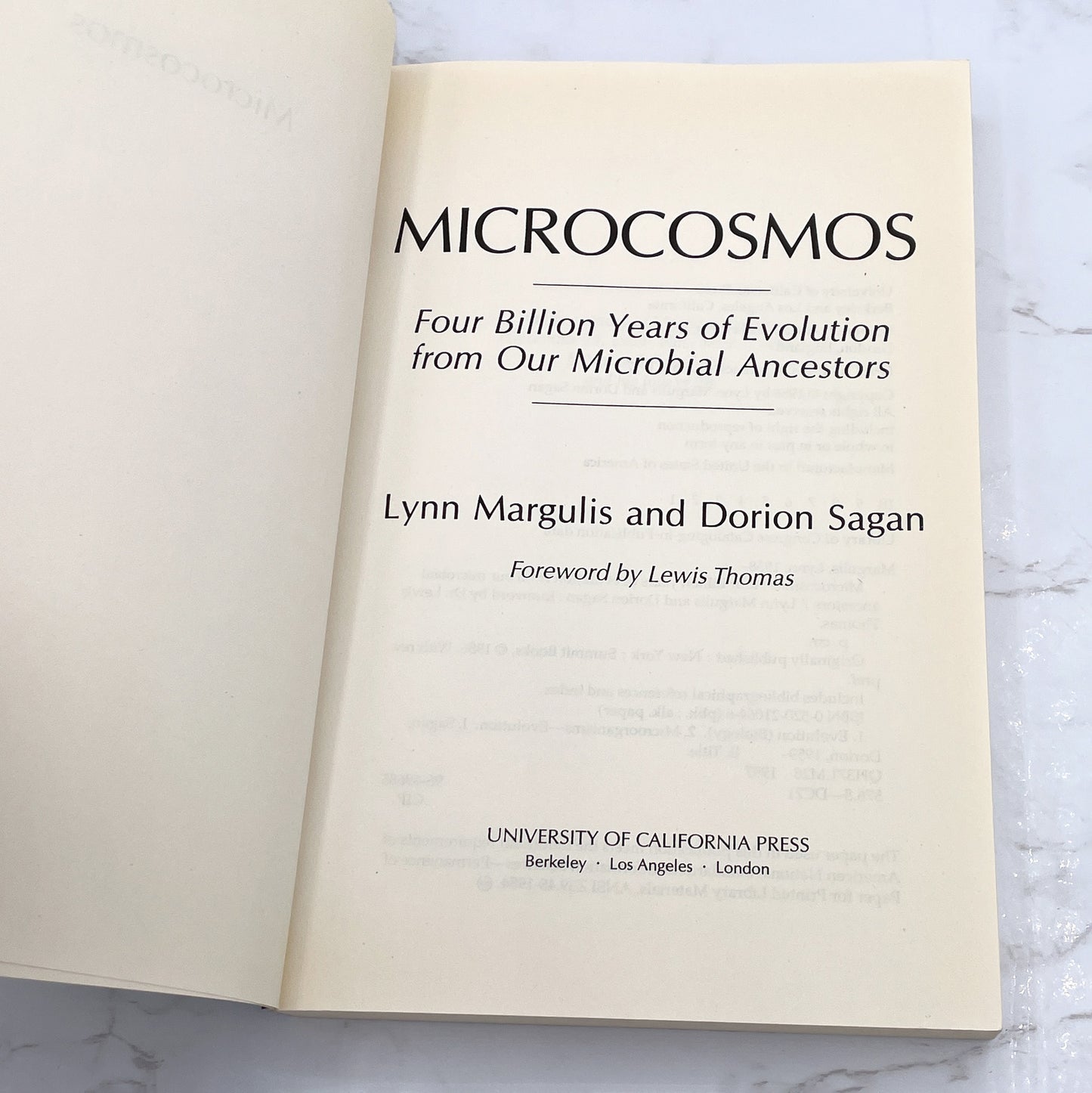 Microcosmos: Four Billion Years of Microbial Evolution by Lynn Margulis & Dorion Sagan [TRADE PAPERBACK RE-ISSUE] 1997 • UC