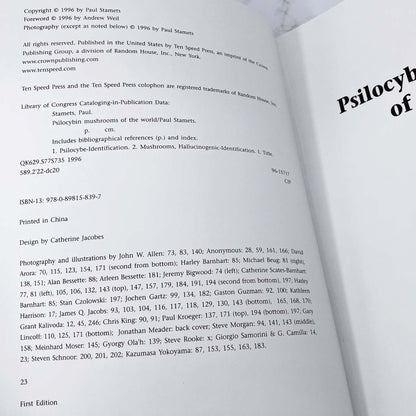 Psilocybin Mushrooms of the World: An Identification Guide by Paul Stamets [FIRST EDITION] 1996 • Ten Speed Press 