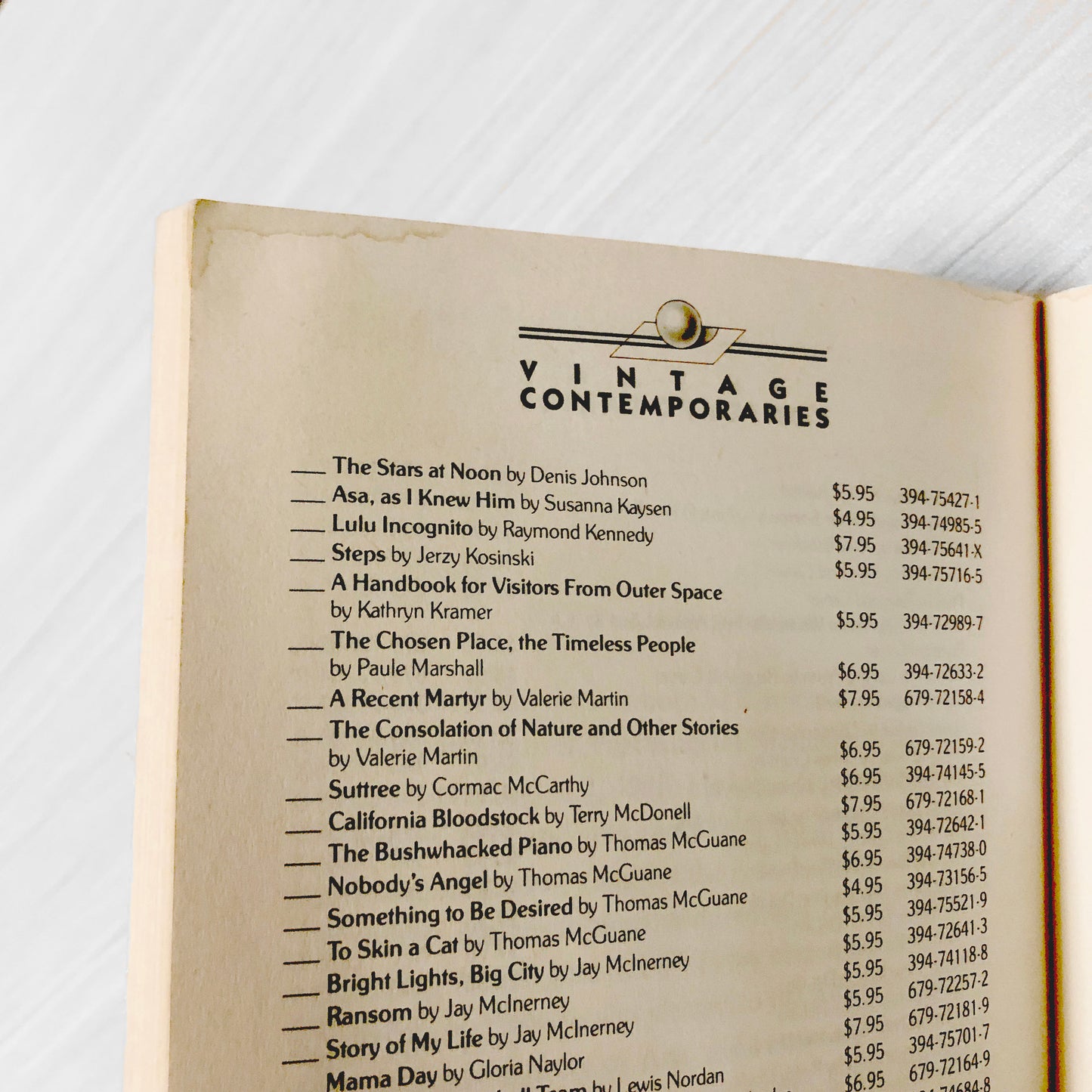 What We Talk About When We Talk About Love: Stories by Raymond Carver [TRADE PAPERBACK] 1989 • 1st Vintage Contemporaries Printing