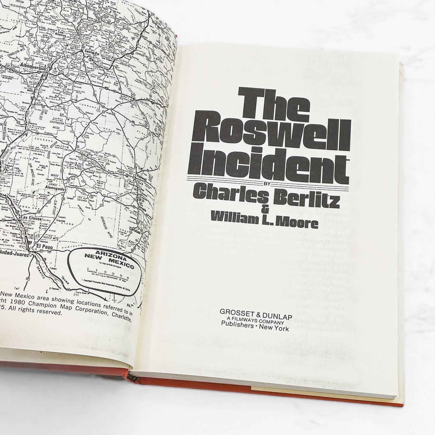 The Roswell Incident by Charles Berlitz & William L. Moore [FIRST EDITION] 1980 • Grosset & Dunlap
