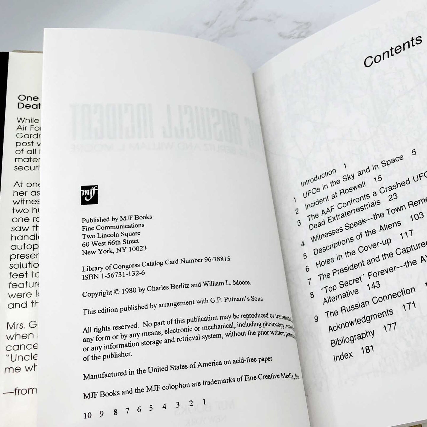 The Roswell Incident by Charles Berlitz & William L. Moore [HARDCOVER RE-ISSUE] 1996 • MJF Books