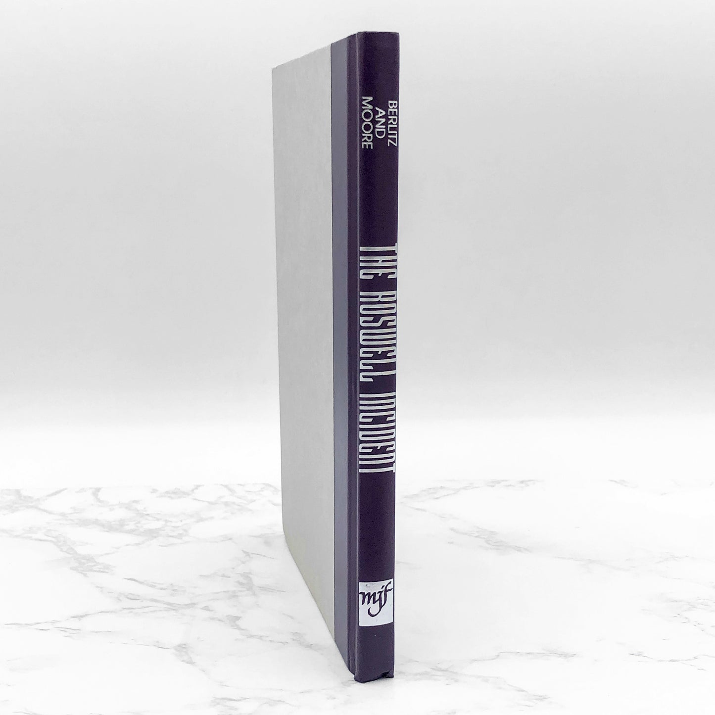 The Roswell Incident by Charles Berlitz & William L. Moore [HARDCOVER RE-ISSUE] 1996 • MJF Books