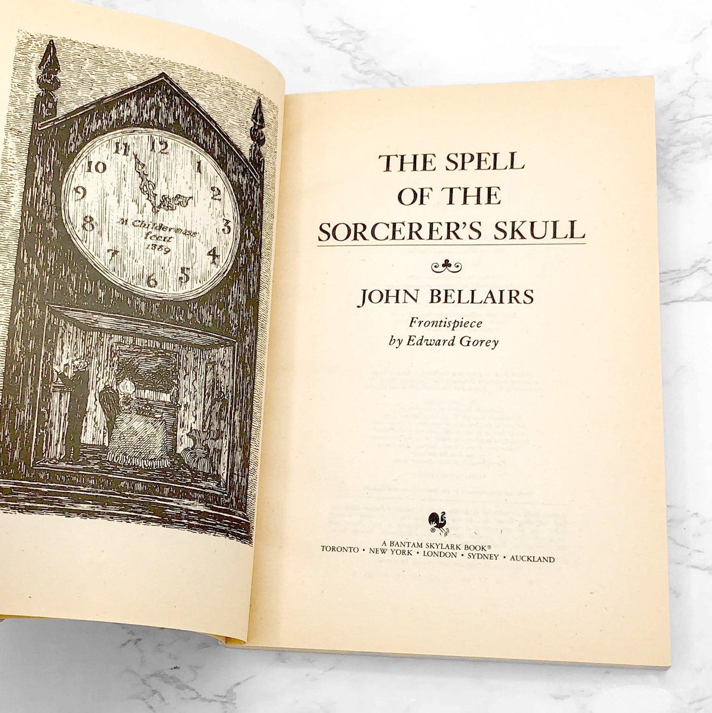 The Spell of the Sorcerer's Skull by John Bellairs [FIRST PAPERBACK EDITION] 1988 • Bantam Skylark