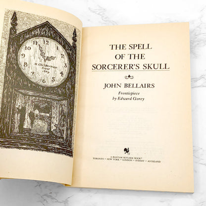 The Spell of the Sorcerer's Skull by John Bellairs [FIRST PAPERBACK EDITION] 1988 • Bantam Skylark