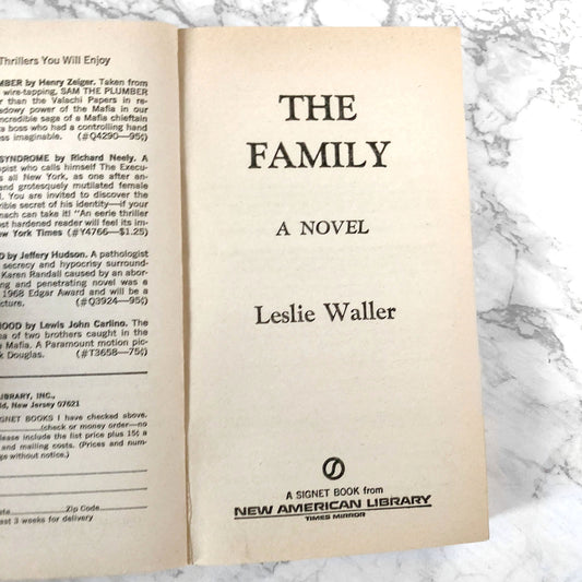 The Family by Leslie Waller [FIRST PAPERBACK PRINTING] 1969 • Signet