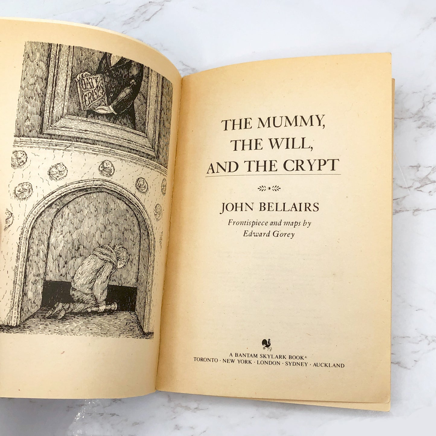 The Mummy, the Will and the Crypt by John Bellairs [FIRST PAPERBACK EDITION] 1985 • Bantam *See condition