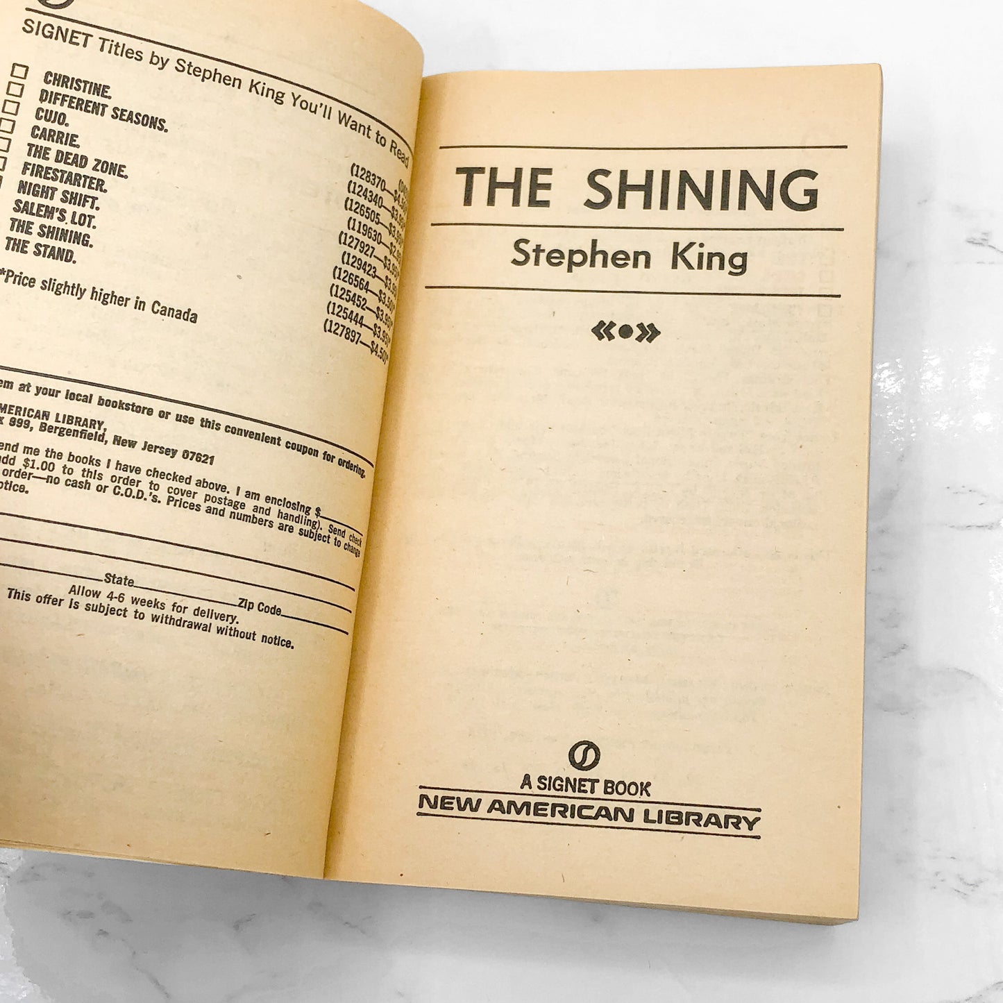The Shining by Stephen King [1978 PAPERBACK] • Signet