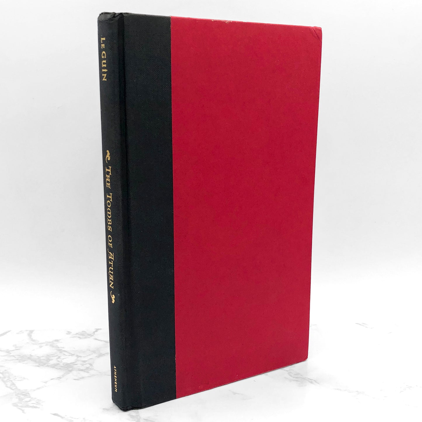 The Tombs of Atuan by Ursula K. Le Guin [HARDCOVER RE-PRINT] 2001 • Atheneum • Earthsea #2