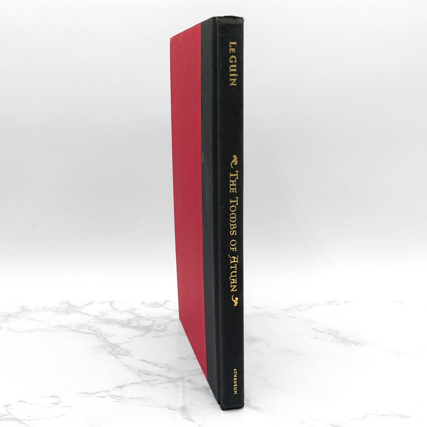 The Tombs of Atuan by Ursula K. Le Guin [HARDCOVER RE-PRINT] 2001 • Atheneum • Earthsea #2