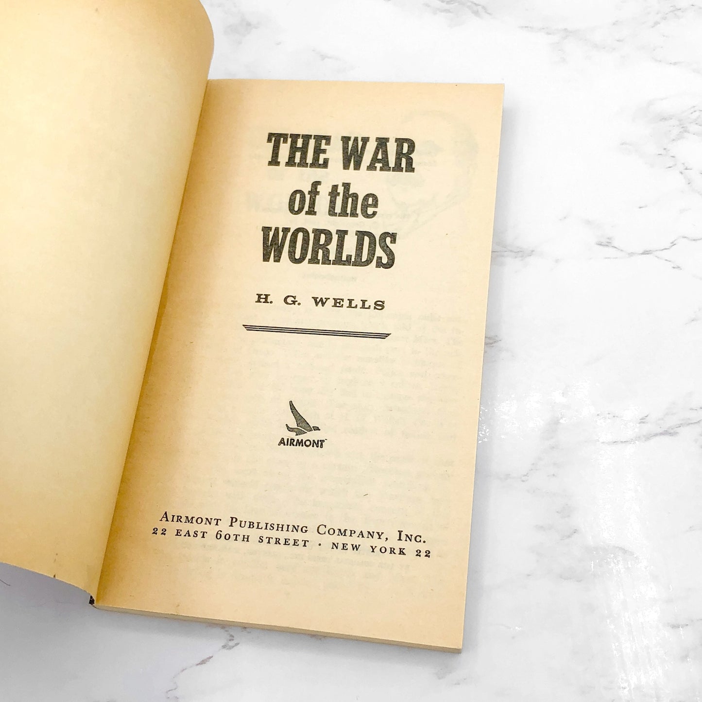 The War of the Worlds by H.G. Wells [1964 PAPERBACK] • Airmont Classics