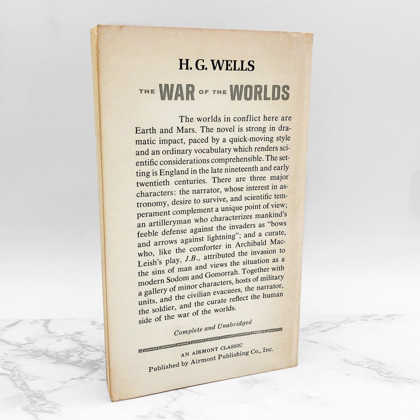 The War of the Worlds by H.G. Wells [1964 PAPERBACK] • Airmont