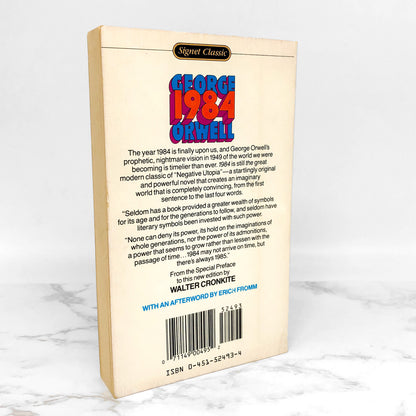 1984 by George Orwell [VINTAGE 1984 PAPERBACK]