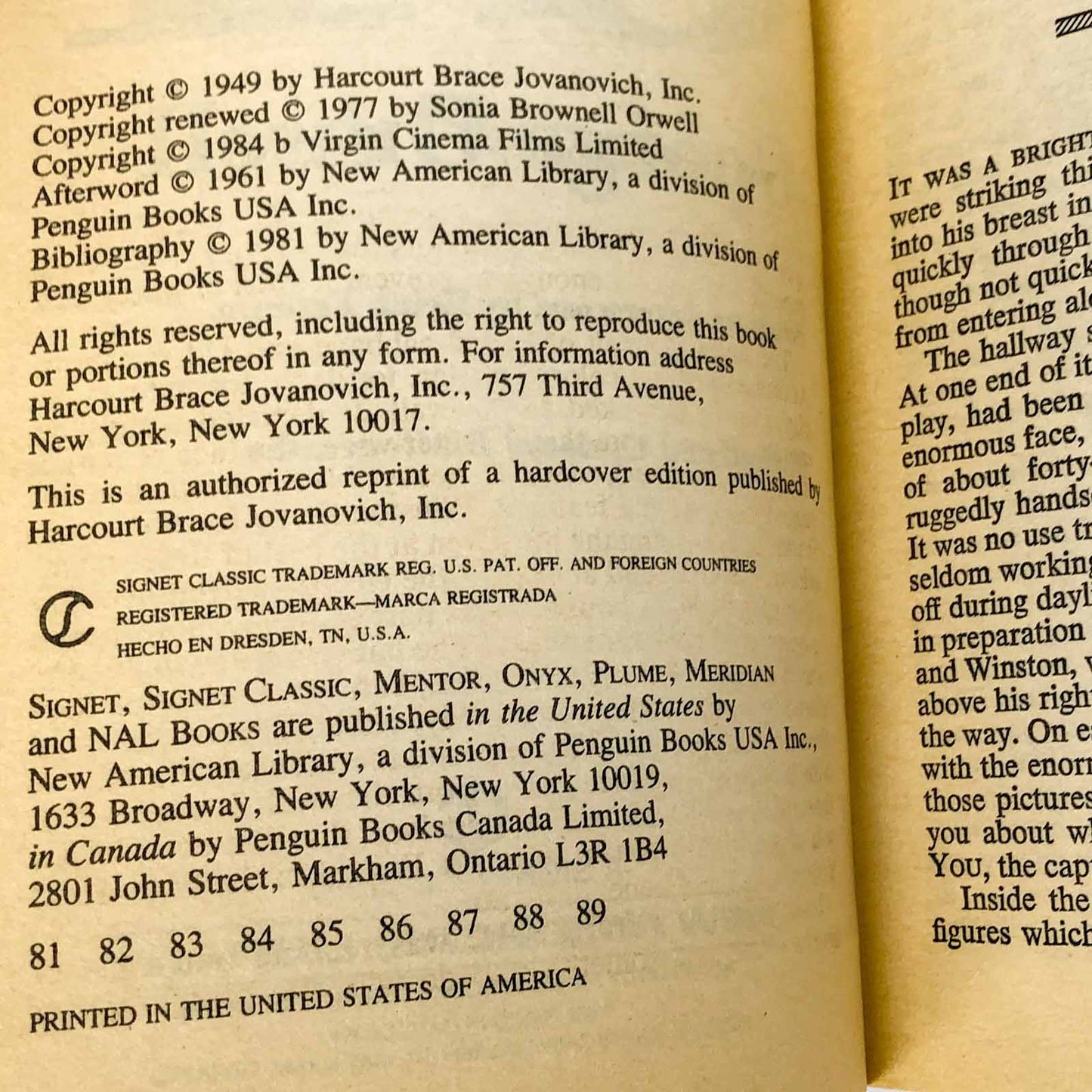 1984 by George Orwell [VINTAGE 1984 PAPERBACK]