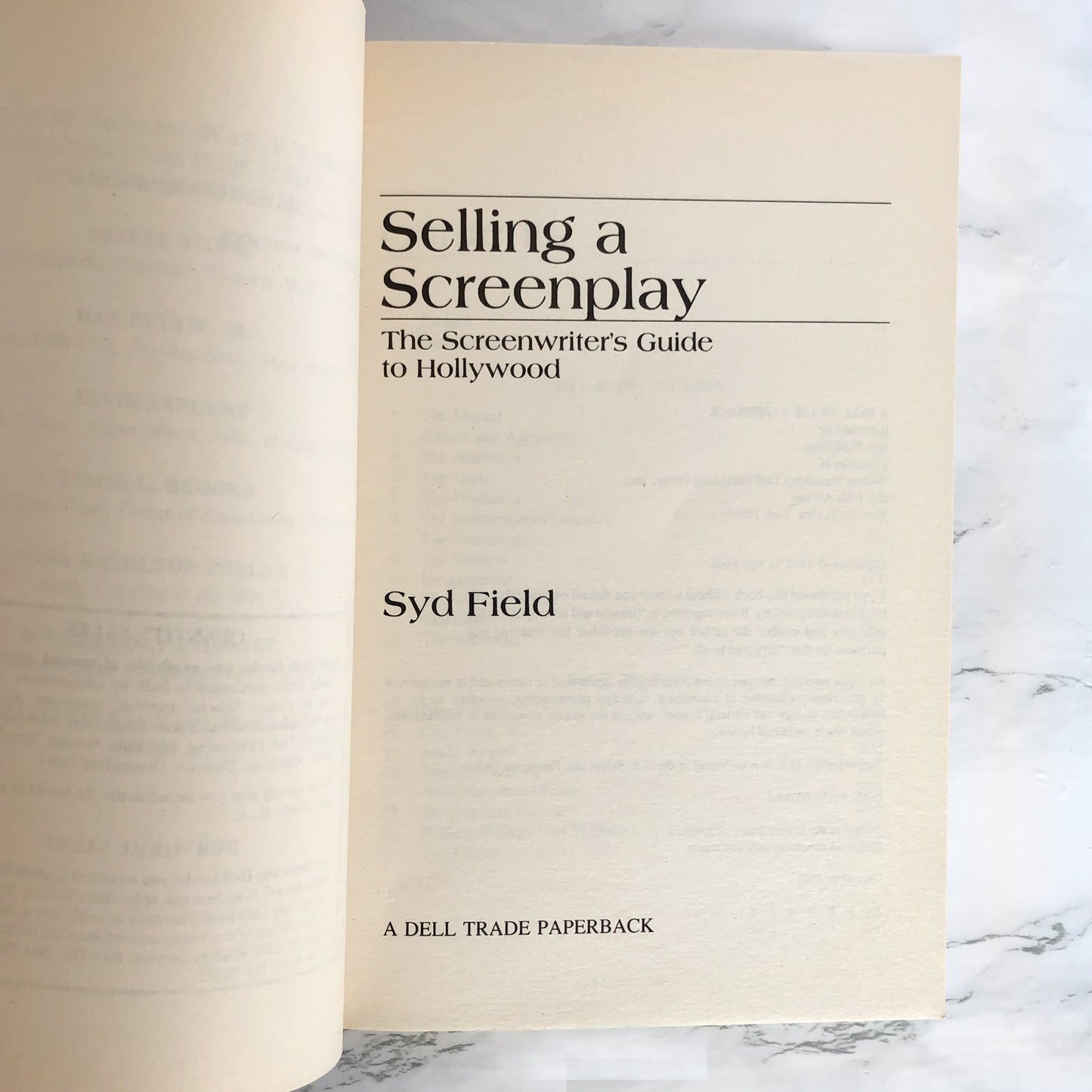 Selling a Screenplay: The Screenwriter's Guide to Hollywood by Syd Field [TRADE PAPERBACK / 1989]