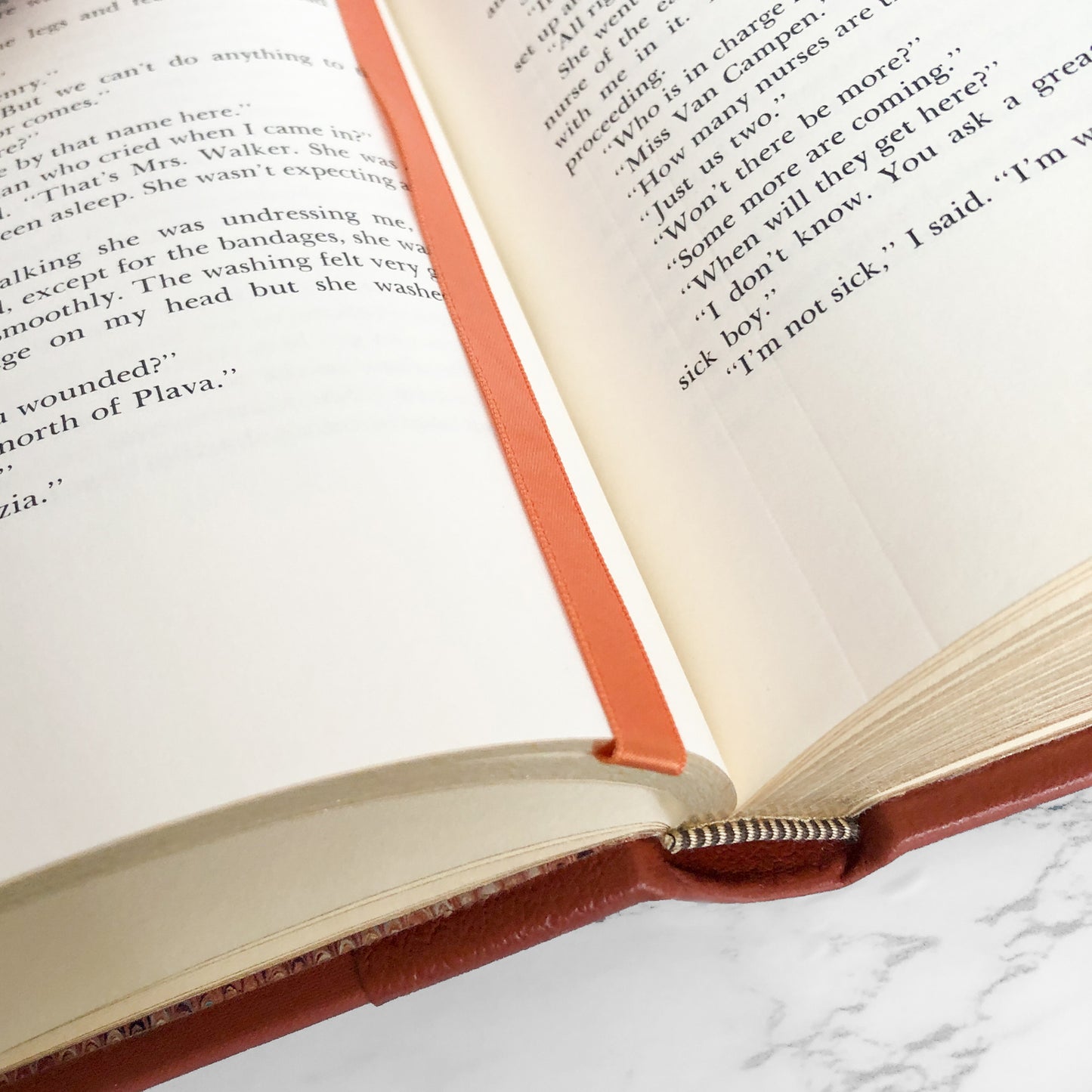 A Farewell to Arms by Ernest Hemingway [THE FRANKLIN LIBRARY / 1979]