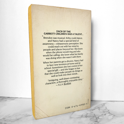 A Gift of Magic by Lois Duncan [1972 PAPERBACK]