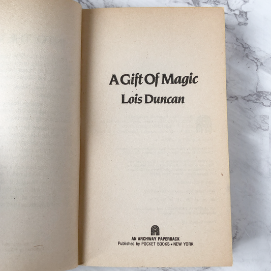 A Gift of Magic by Lois Duncan [1972 PAPERBACK]