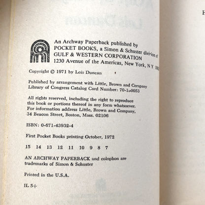 A Gift of Magic by Lois Duncan [1972 PAPERBACK]