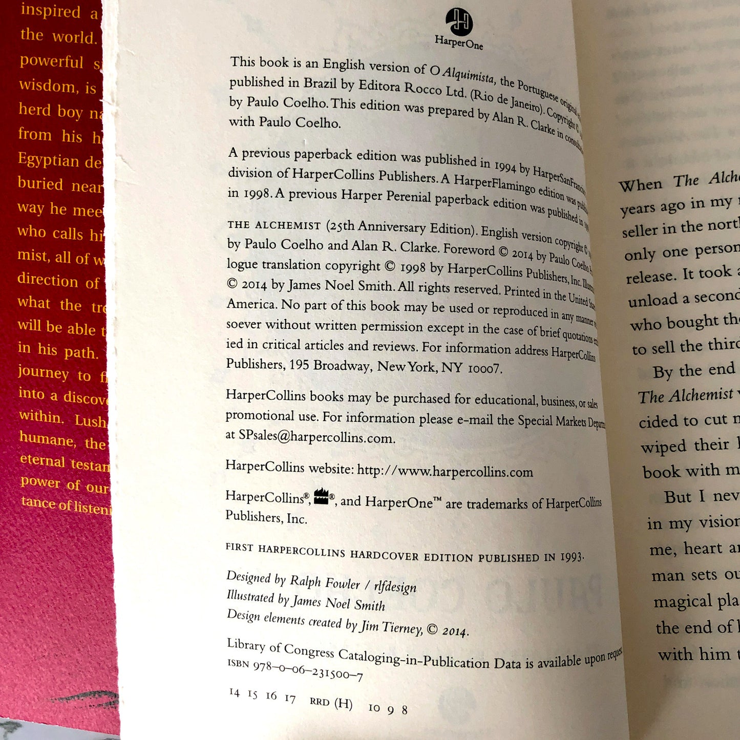 The Alchemist by Paulo Coelho [25th ANNIVERSARY DELUXE PAPERBACK]