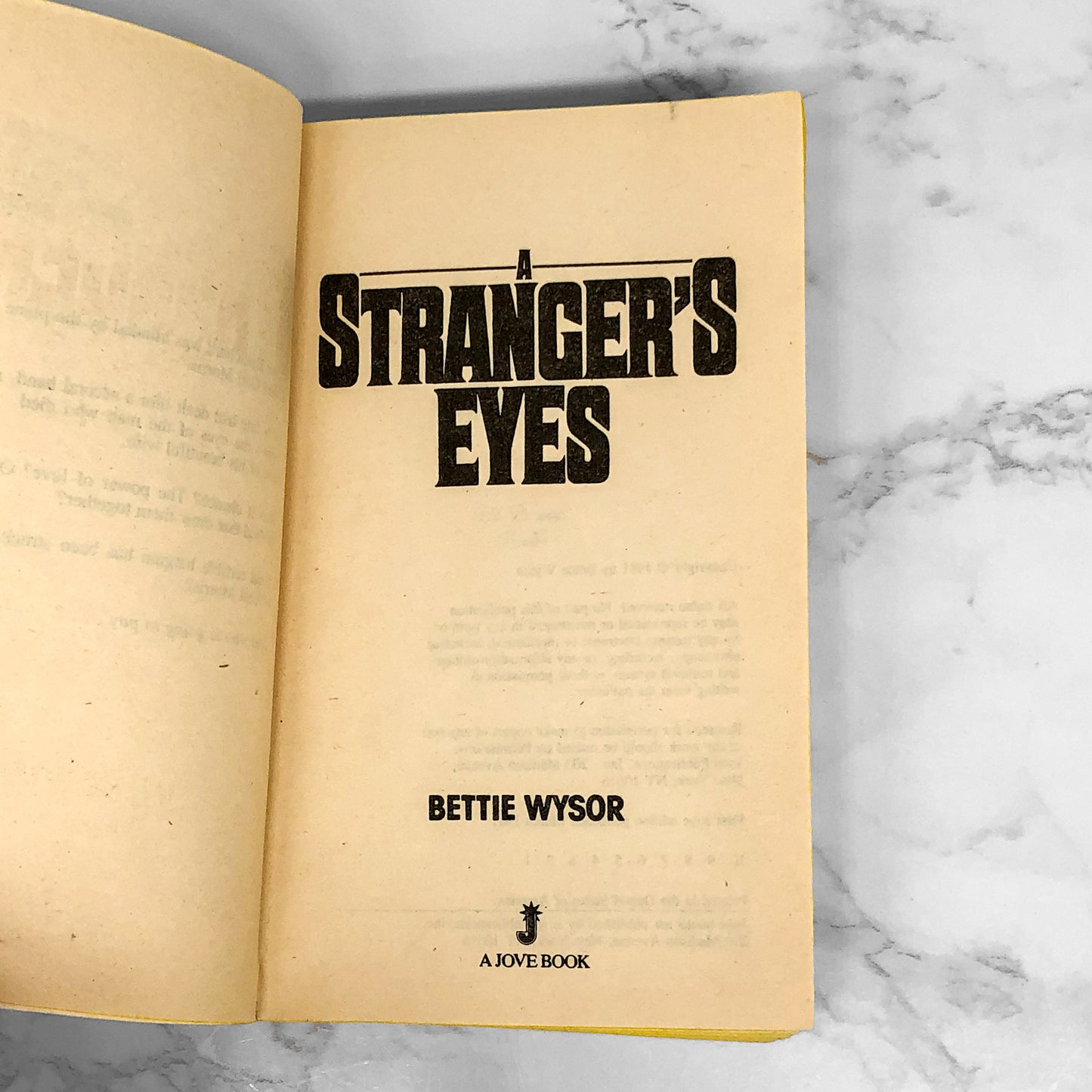 A Stranger's Eyes by Bettie Wysor [1981 PAPERBACK]