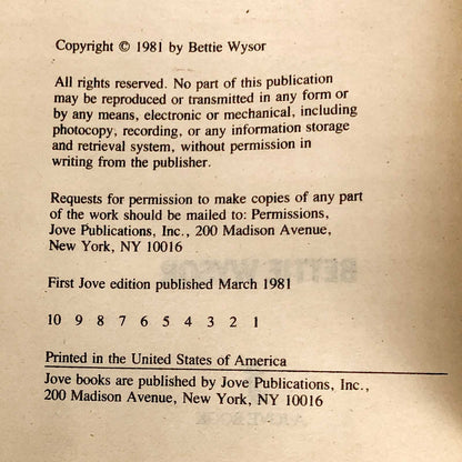 A Stranger's Eyes by Bettie Wysor [1981 PAPERBACK]