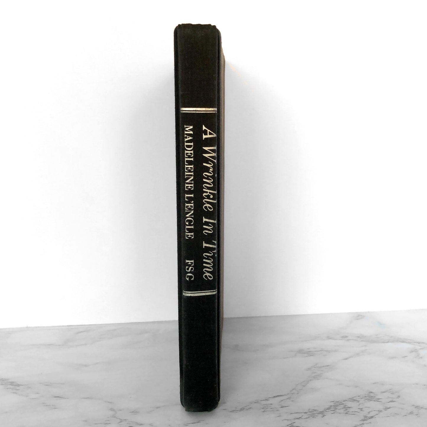 A Wrinkle in Time by Madeleine L'Engle [1996 HARDCOVER]