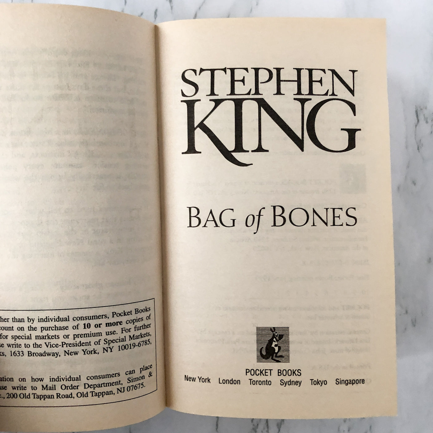 Bag of Bones by Stephen King [FIRST PAPERBACK PRINTING / 1999]
