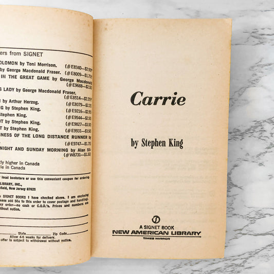 Carrie by Stephen King [1976 PAPERBACK]