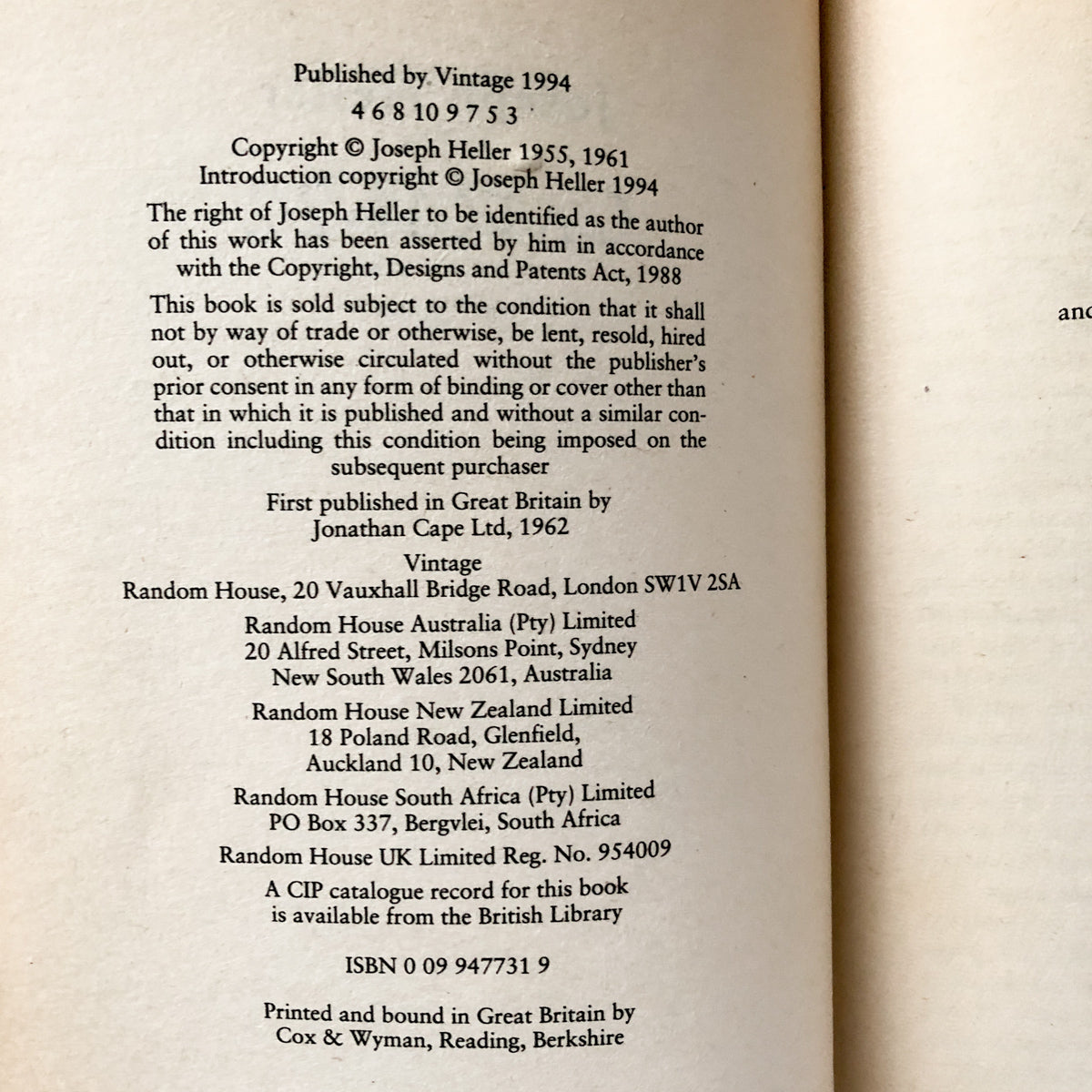 Catch-22 by Joseph Heller [1994 U.K. TRADE PAPERBACK] - Bookshop Apocalypse