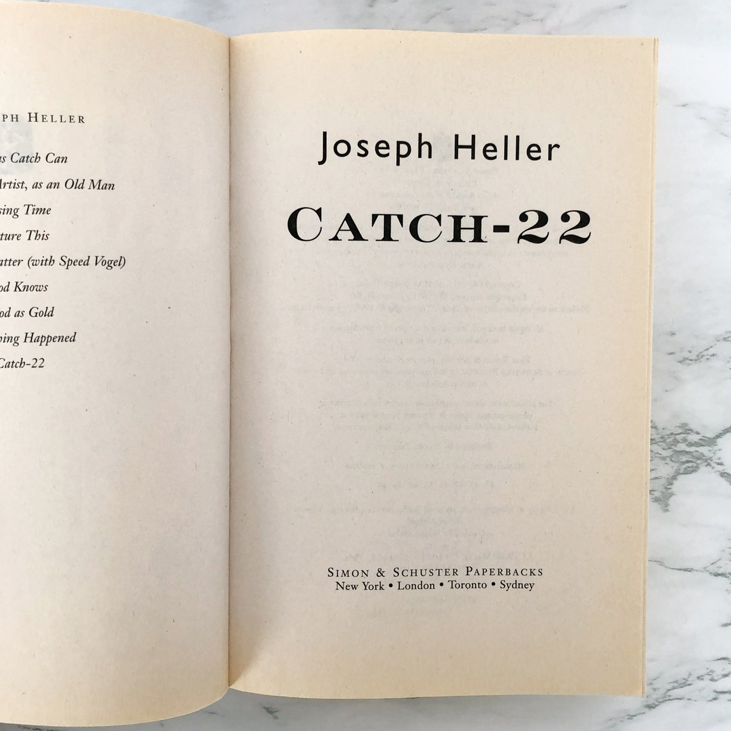 Catch-22 by Joseph Heller [XL TRADE PAPERBACK] 2004 • Simon & Schuster