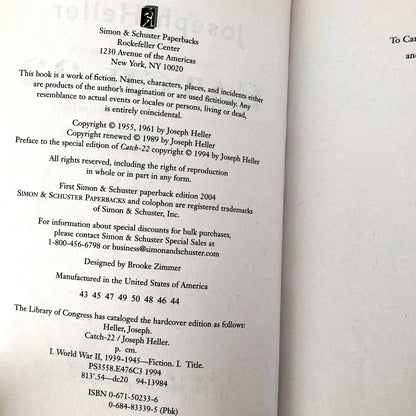 Catch-22 by Joseph Heller [XL TRADE PAPERBACK] 2004 • Simon & Schuster