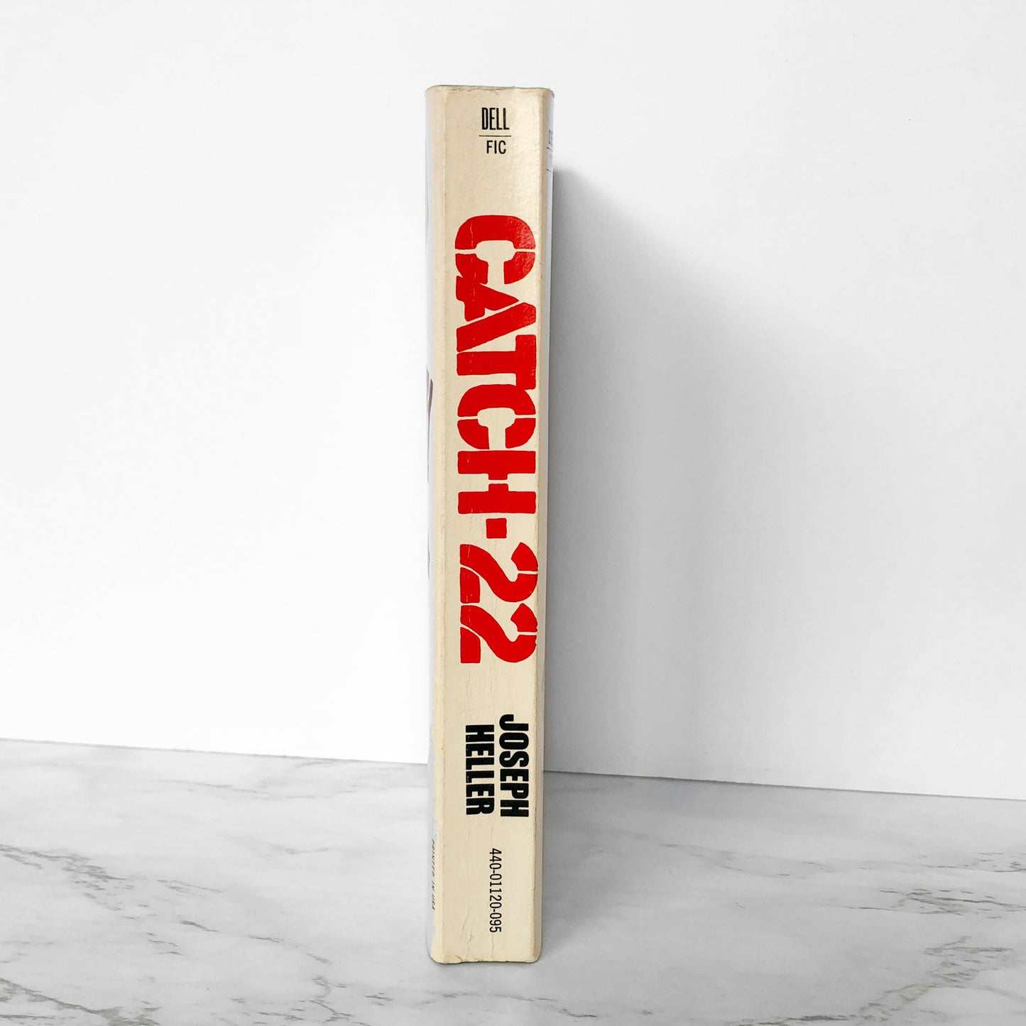 Catch-22 by Joseph Heller [1970 DELL PAPERBACK]