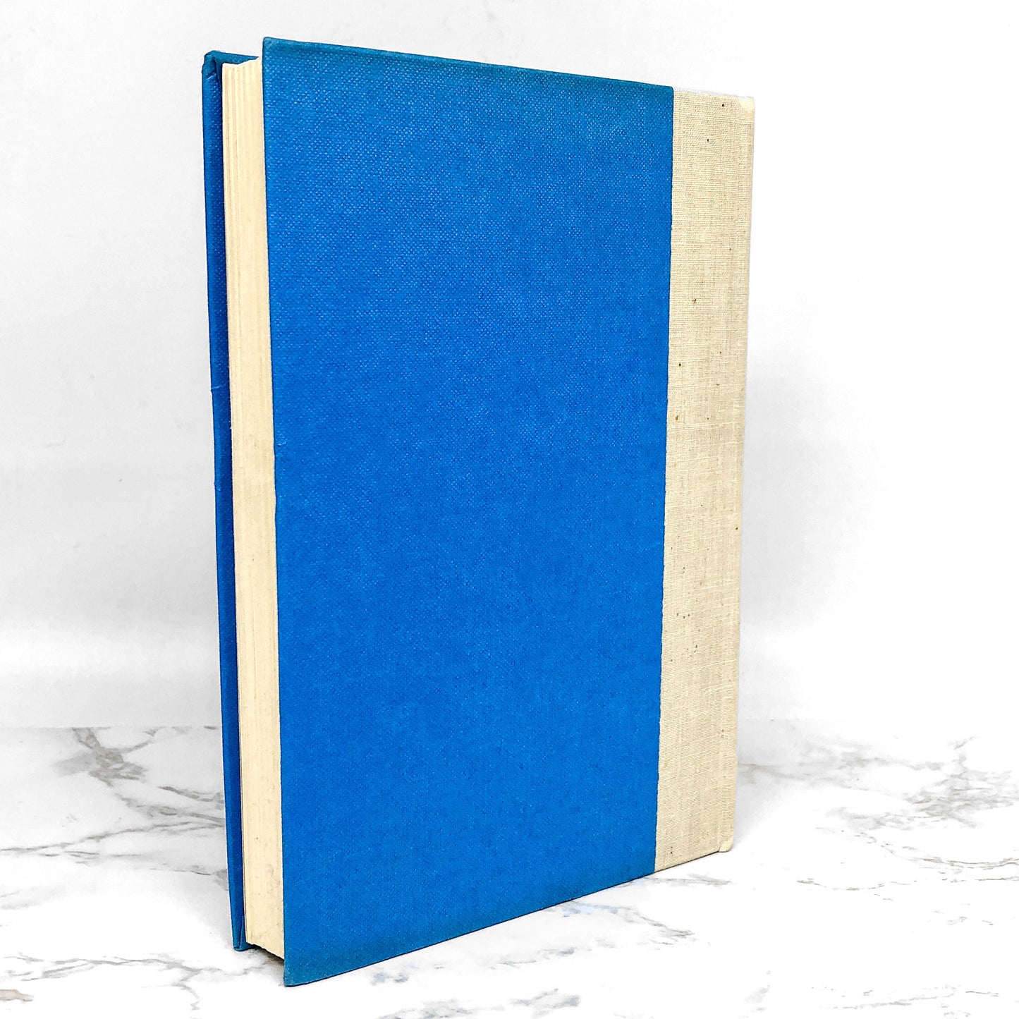 Cat Chaser by Elmore Leonard [FIRST EDITION / FIRST PRINTING] 1982