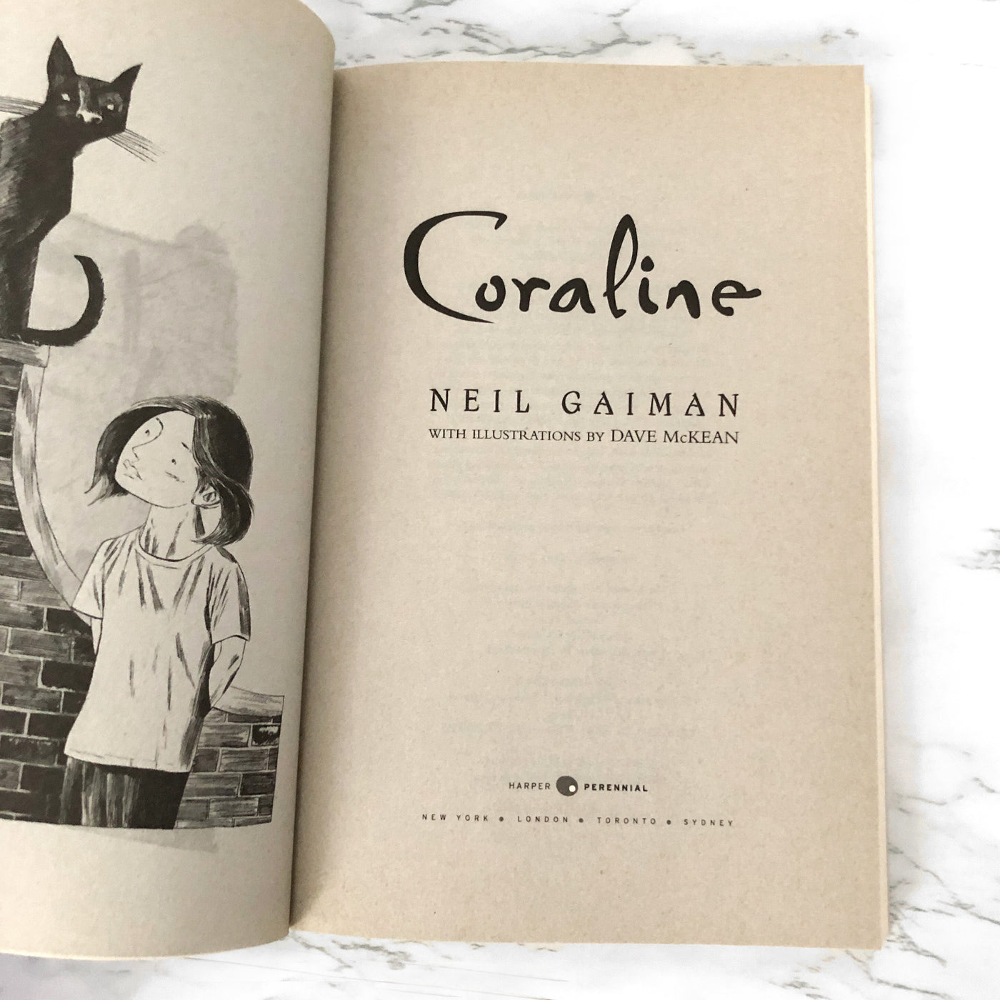 Coraline by Neil Gaiman [2006 TRADE PAPERBACK]