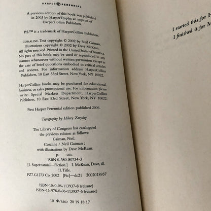 Coraline by Neil Gaiman [2006 TRADE PAPERBACK]