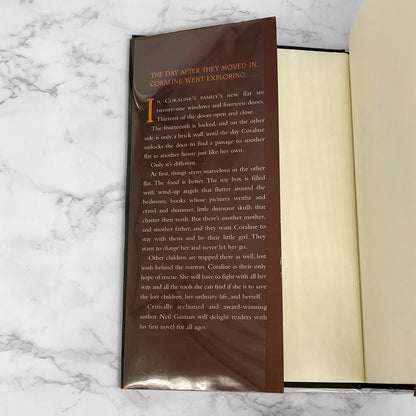 Coraline by Neil Gaiman [2002 HARDCOVER]