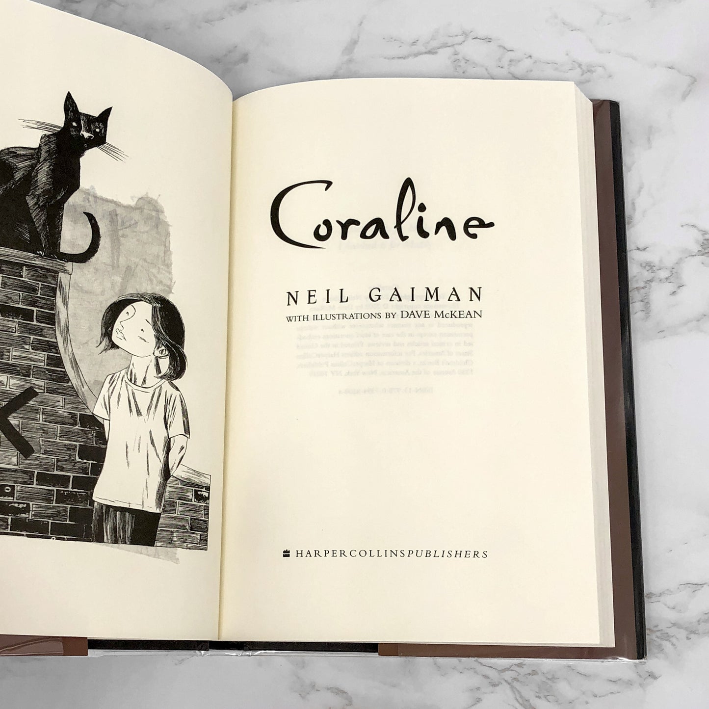 Coraline by Neil Gaiman [2002 HARDCOVER]