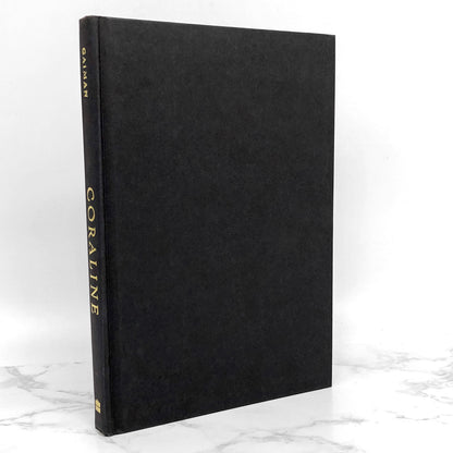 Coraline by Neil Gaiman [2002 HARDCOVER]