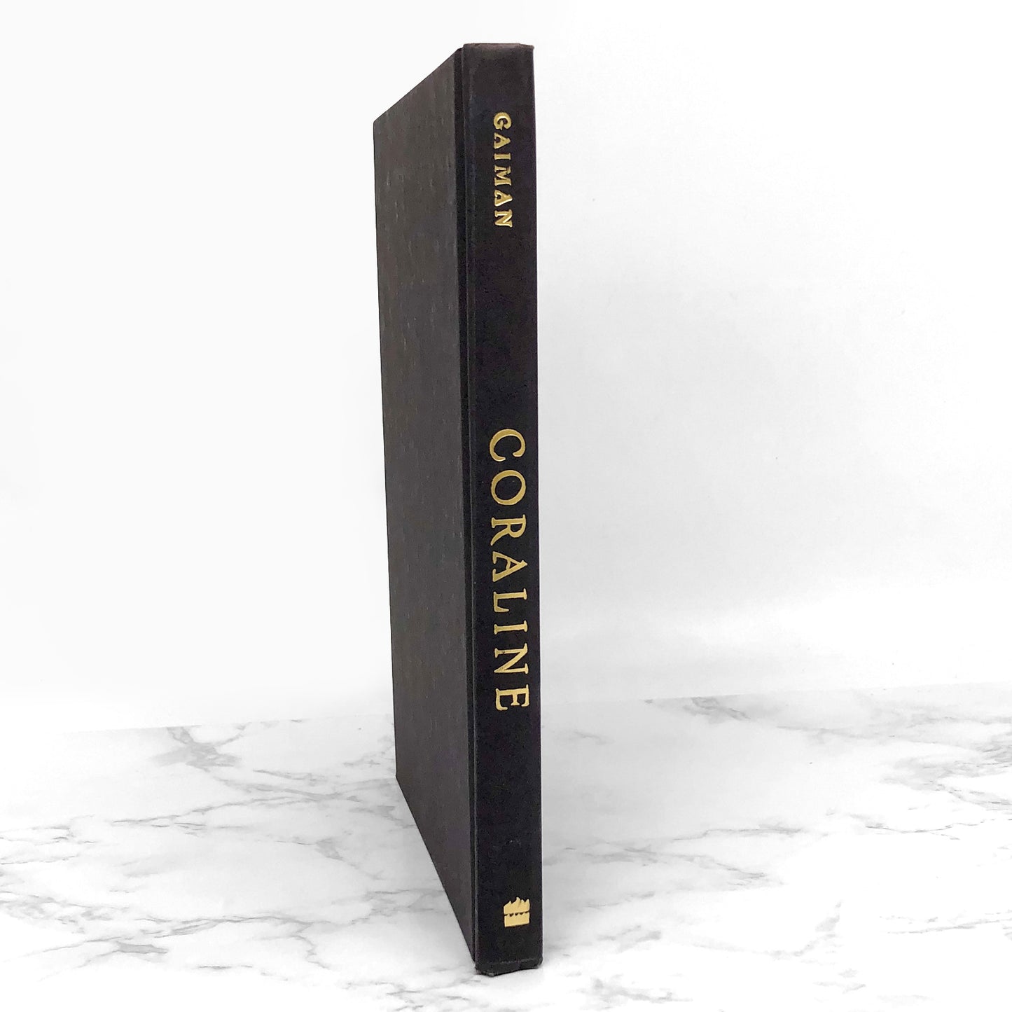 Coraline by Neil Gaiman [2002 HARDCOVER]