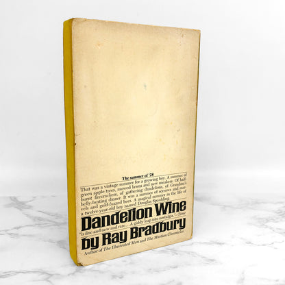 Dandelion Wine by Ray Bradbury [1977 PAPERBACK]