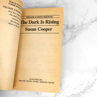 The Dark is Rising by Susan Cooper [1989 PAPERBACK]