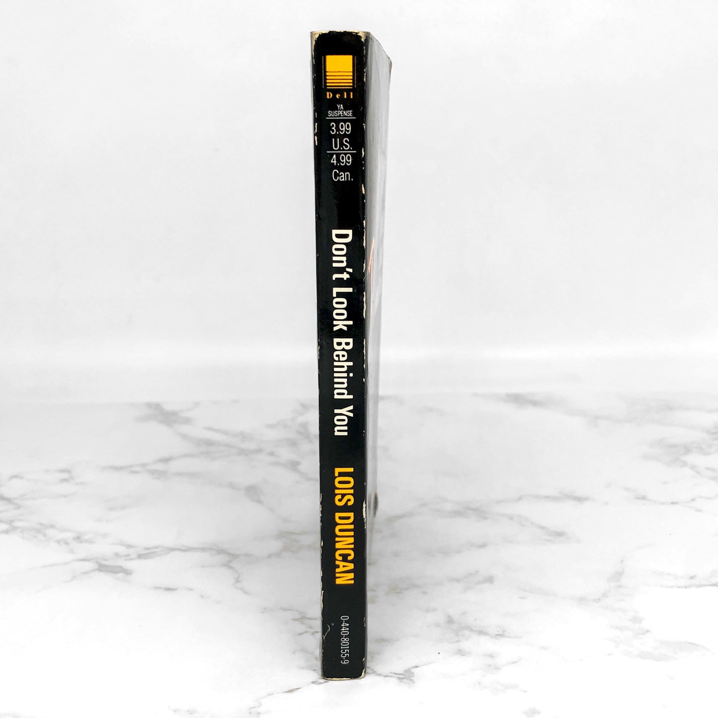 Don't Look Behind You by Lois Duncan [FIRST PAPERBACK EDITION] 1990