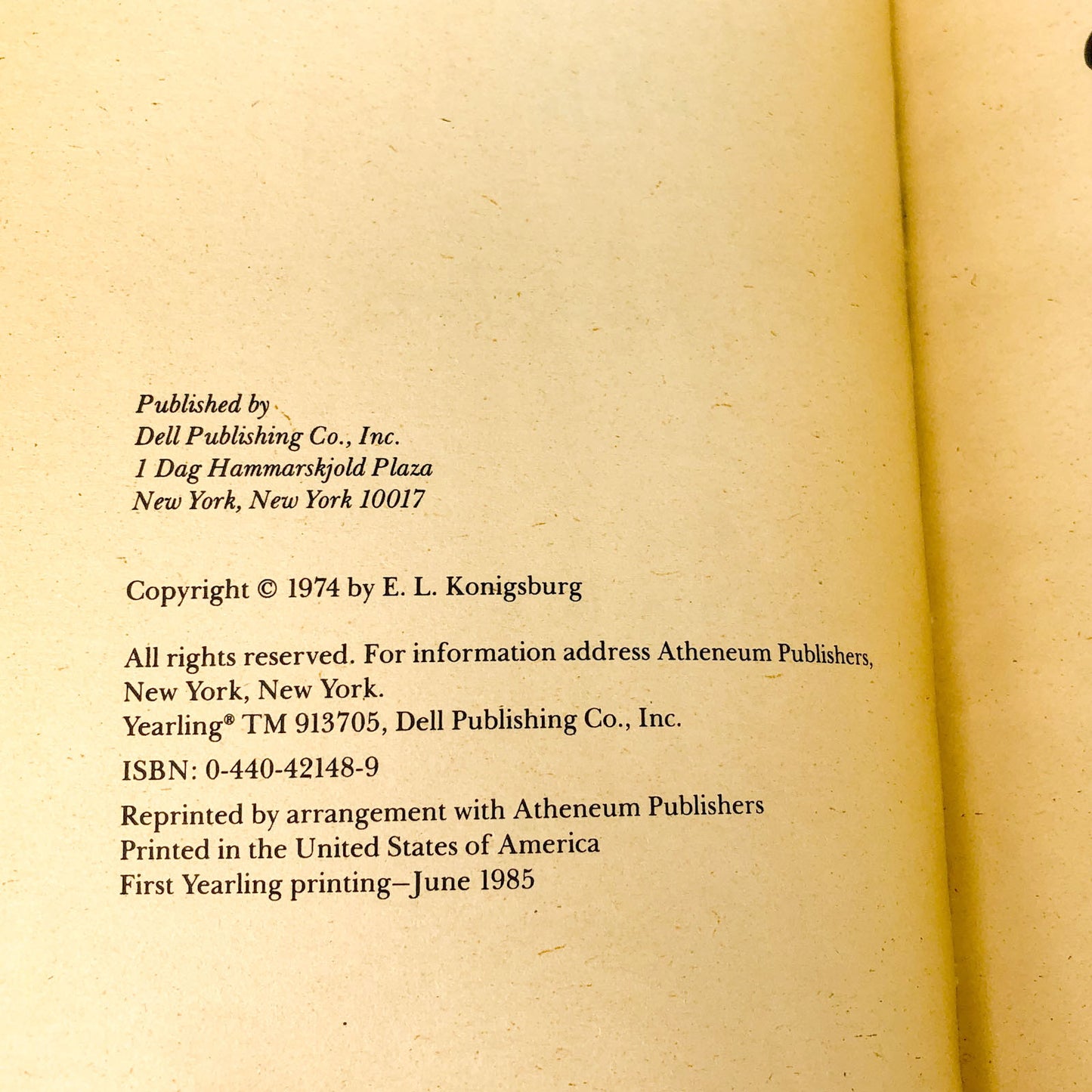 The Dragon in the Ghetto Caper by E.L. Konigsburg [TRADE PAPERBACK] 1985