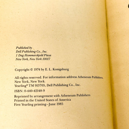 The Dragon in the Ghetto Caper by E.L. Konigsburg [TRADE PAPERBACK] 1985