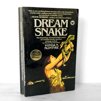 Dreamsnake by Vonda N. McIntyre [FIRST PAPERBACK PRINTING / 1979]