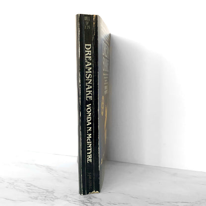 Dreamsnake by Vonda N. McIntyre [FIRST PAPERBACK PRINTING / 1979]