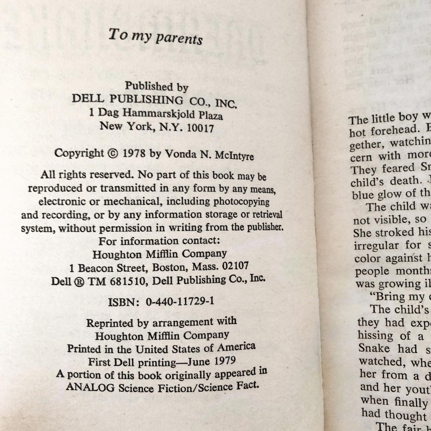 Dreamsnake by Vonda N. McIntyre [FIRST PAPERBACK PRINTING / 1979]