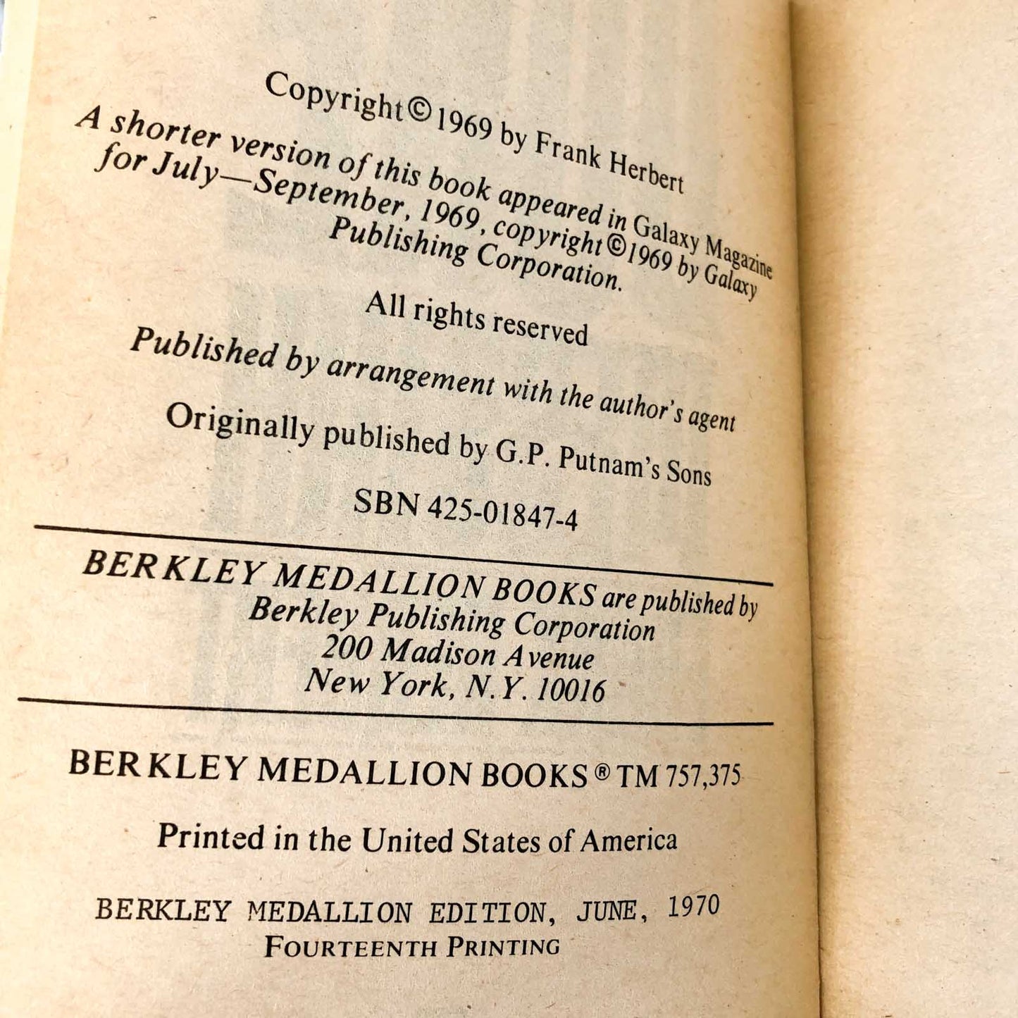 Dune Messiah by Frank Herbert [FIRST EDITION PAPERBACK] 1970 • Berkley Medallion